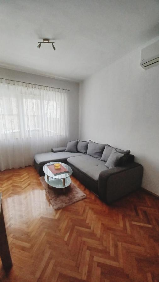 Apartman Dora Apartment พูลา ภายนอก รูปภาพ
