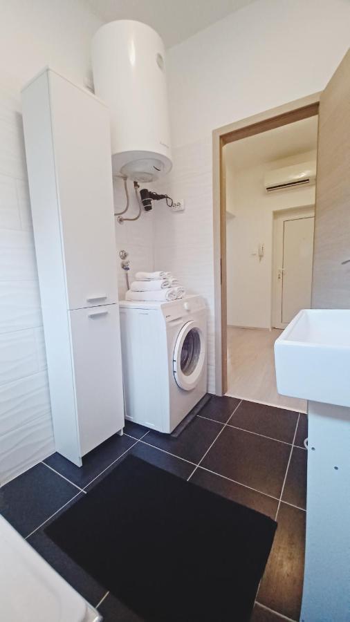Apartman Dora Apartment พูลา ภายนอก รูปภาพ