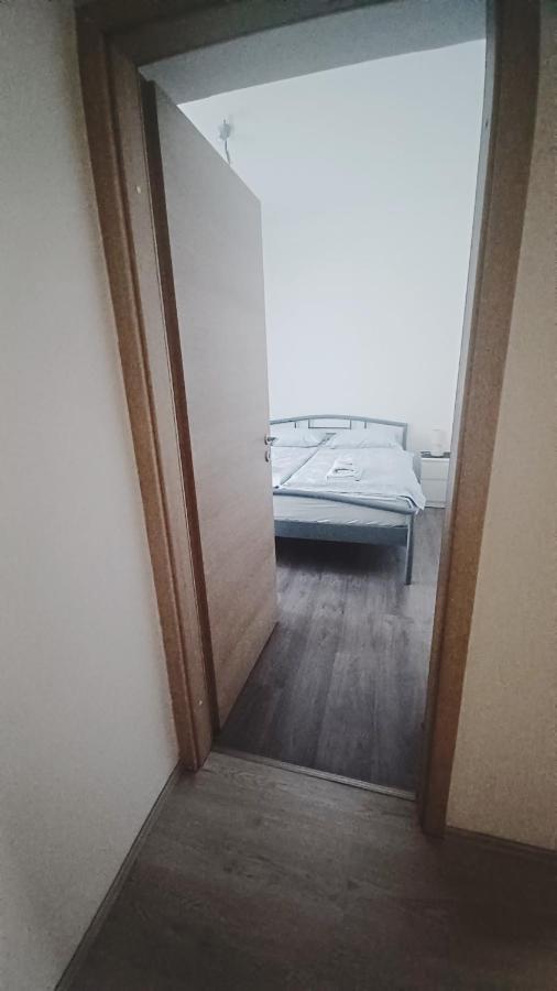 Apartman Dora Apartment พูลา ภายนอก รูปภาพ