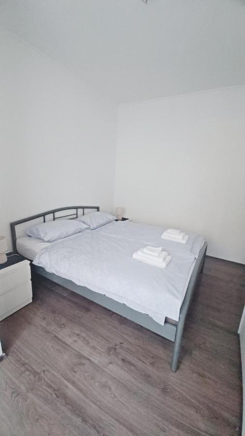 Apartman Dora Apartment พูลา ภายนอก รูปภาพ