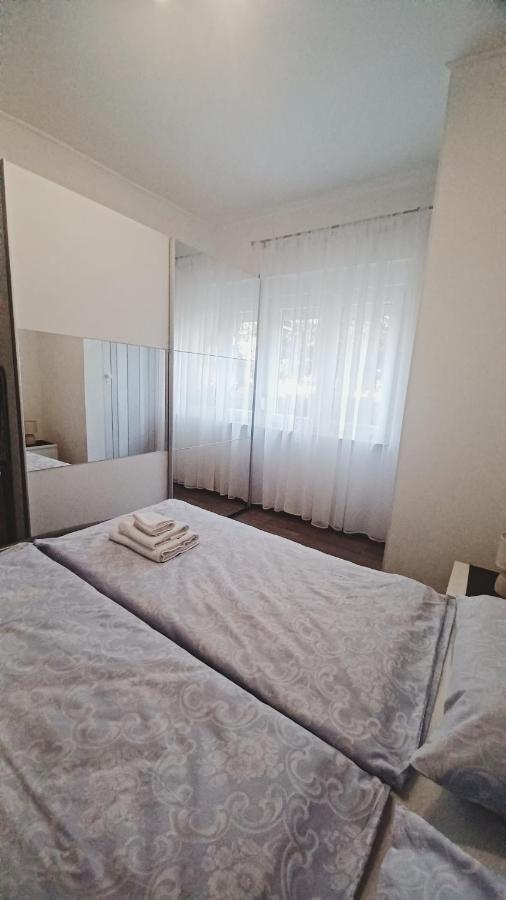 Apartman Dora Apartment พูลา ภายนอก รูปภาพ